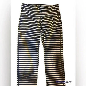 Athleta chaturanga crops, size S
